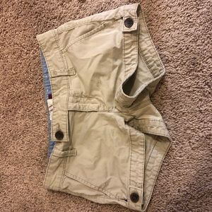kohl’s kaki shorts